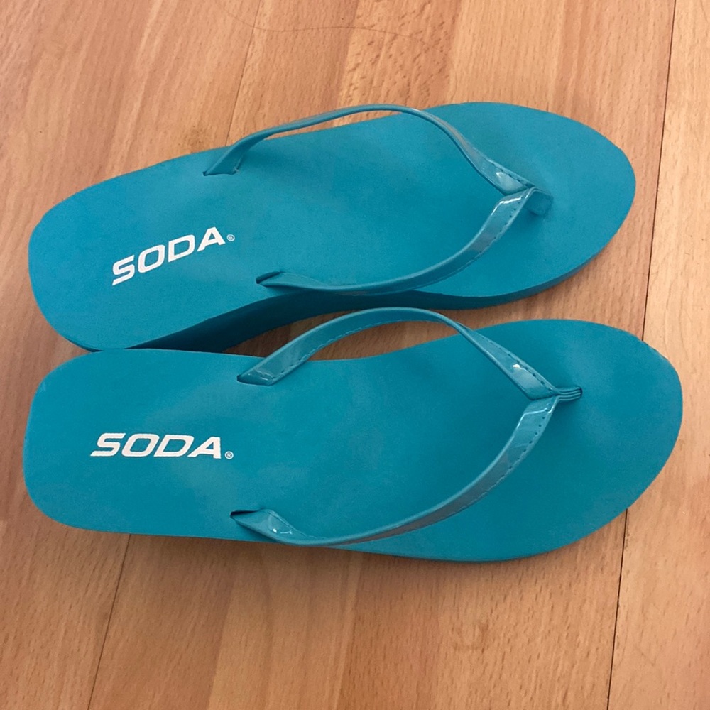 SODA Platform Flip Flops